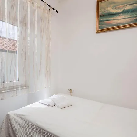 Prázdninový dům 3 Bedroom Awesome In *