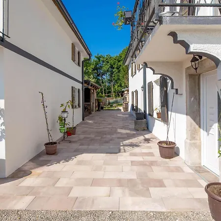 3 Bedroom Lovely In Jurdani