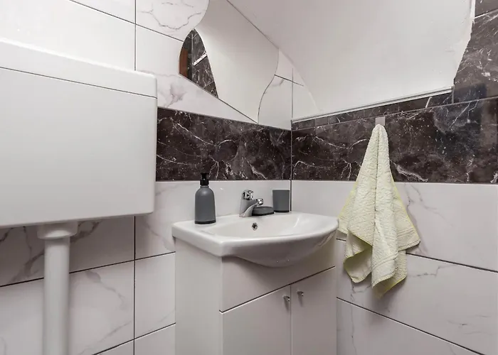 3 Bedroom Awesome In Jurdani