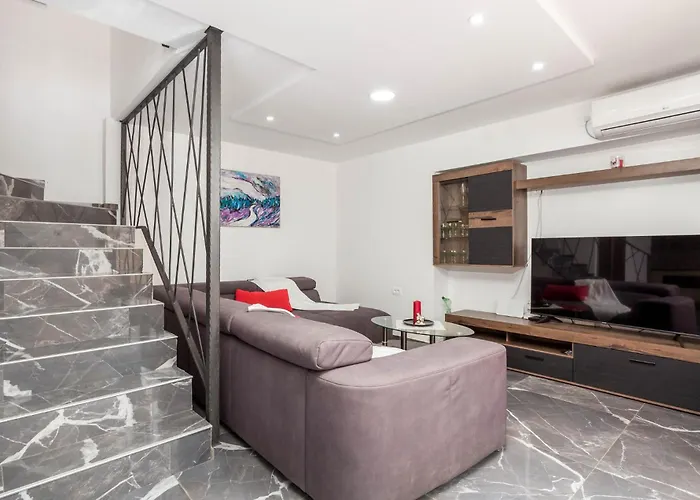 3 Bedroom Awesome In *