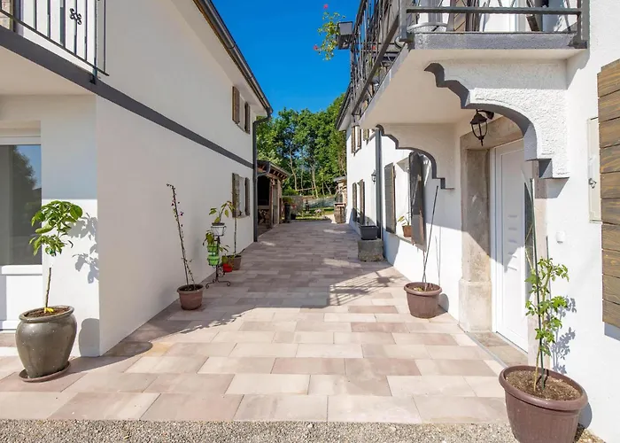 3 Bedroom Awesome In Jurdani