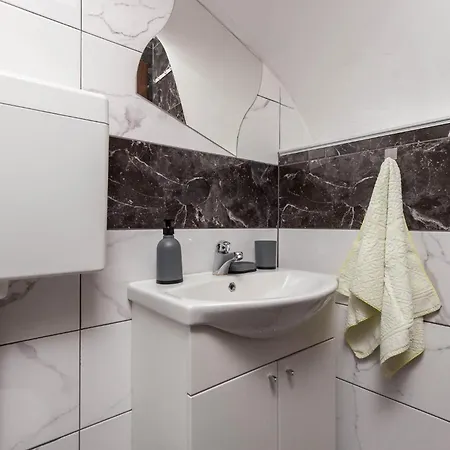 3 Bedroom Awesome In Jurdani