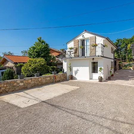 3 Bedroom Lovely In * Jurdani