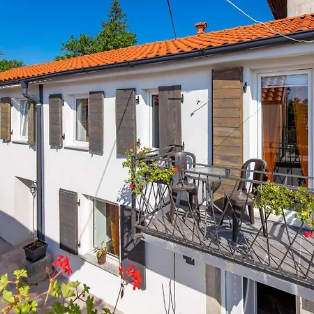 Holiday home 3 Bedroom Awesome In Jurdani