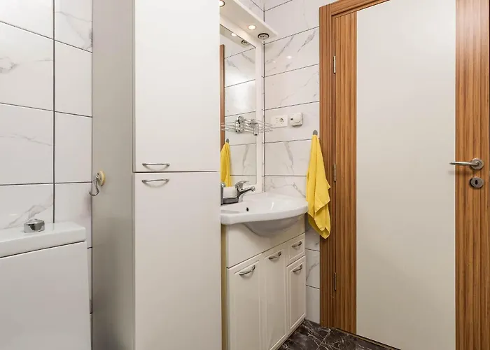 3 Bedroom Awesome In Feriehus Jurdani